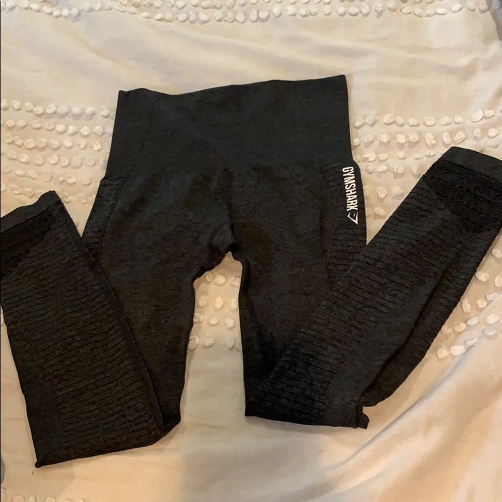 Gym shark leggings